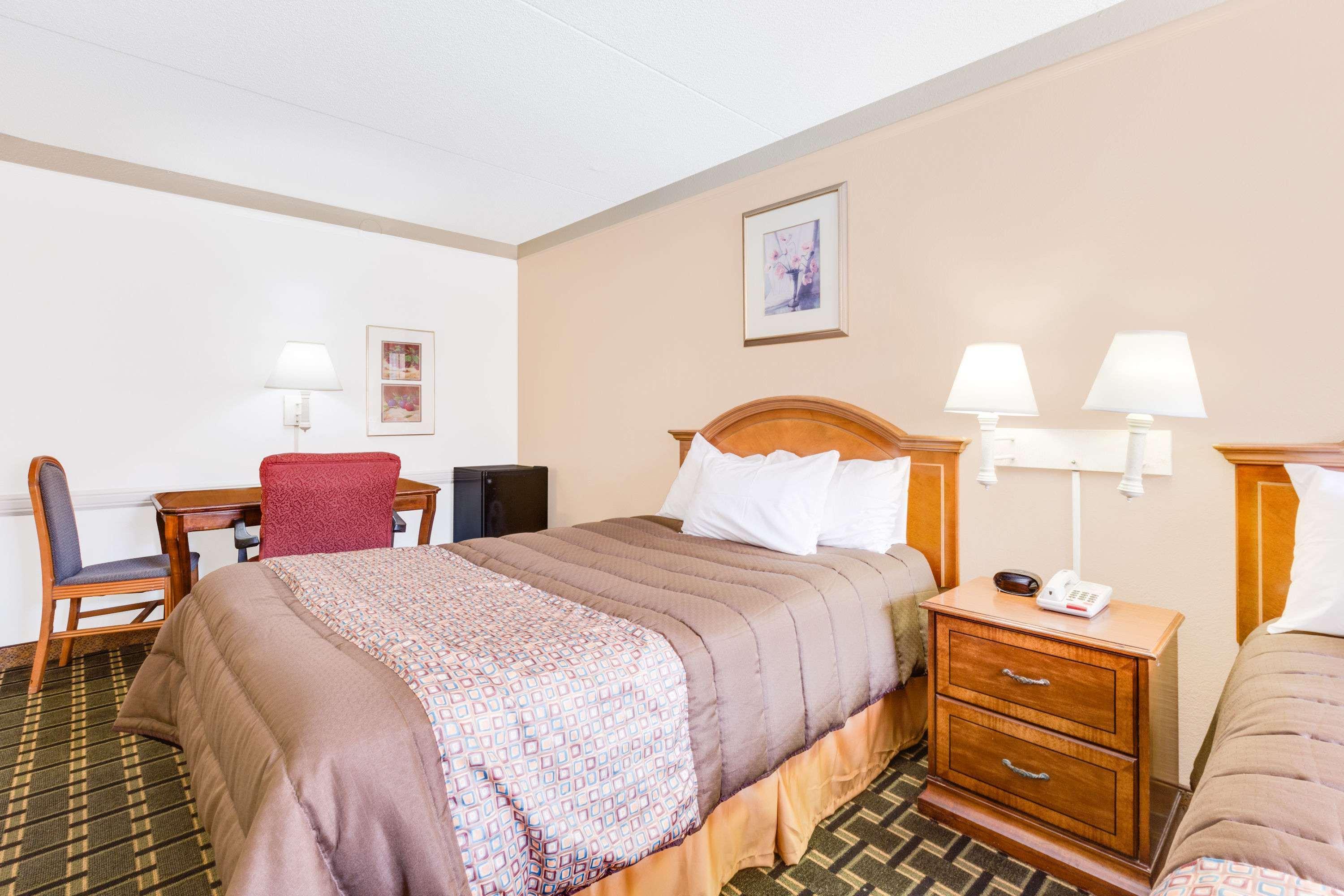 Days Inn By Wyndham Birmingham/West מראה חיצוני תמונה