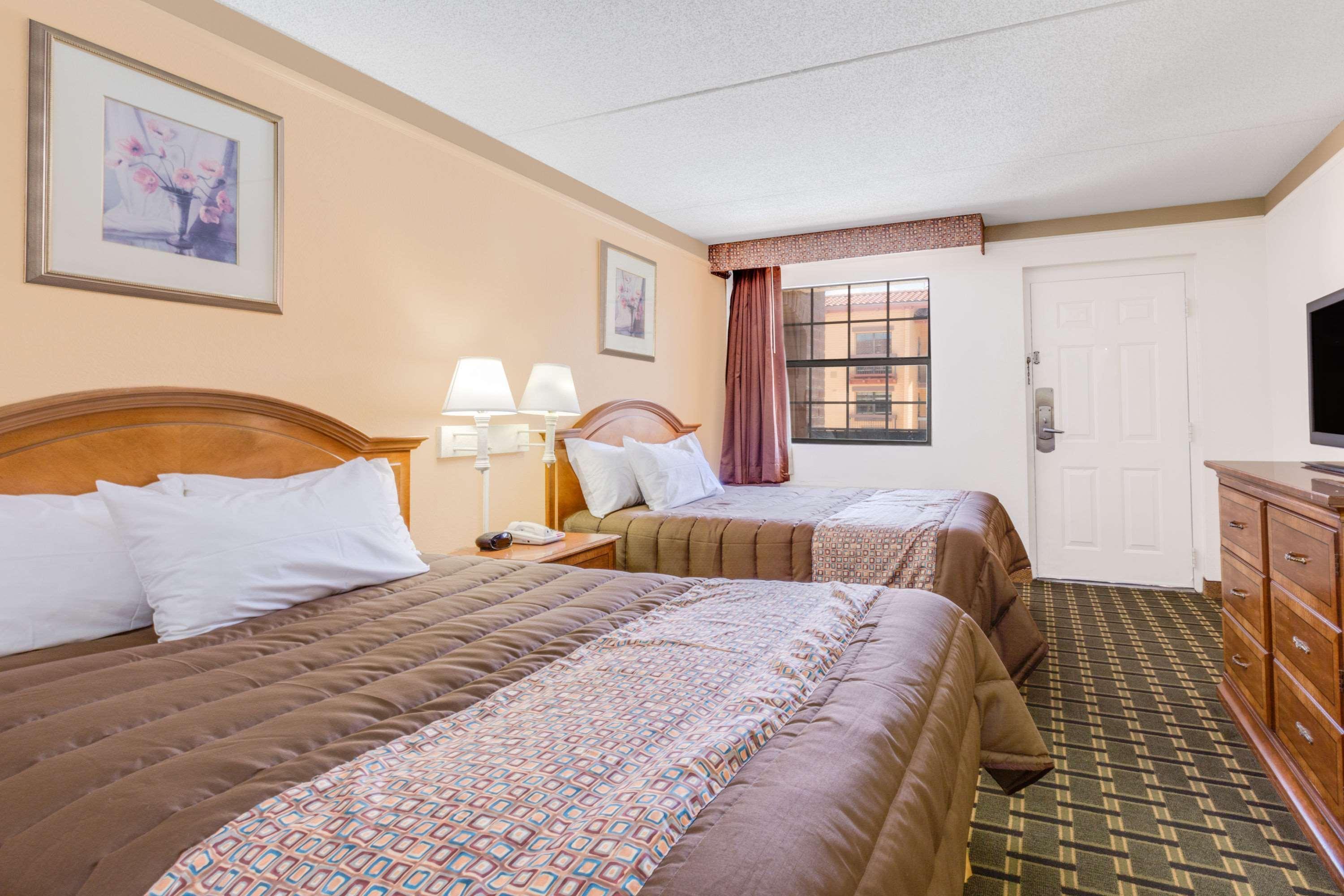 Days Inn By Wyndham Birmingham/West מראה חיצוני תמונה