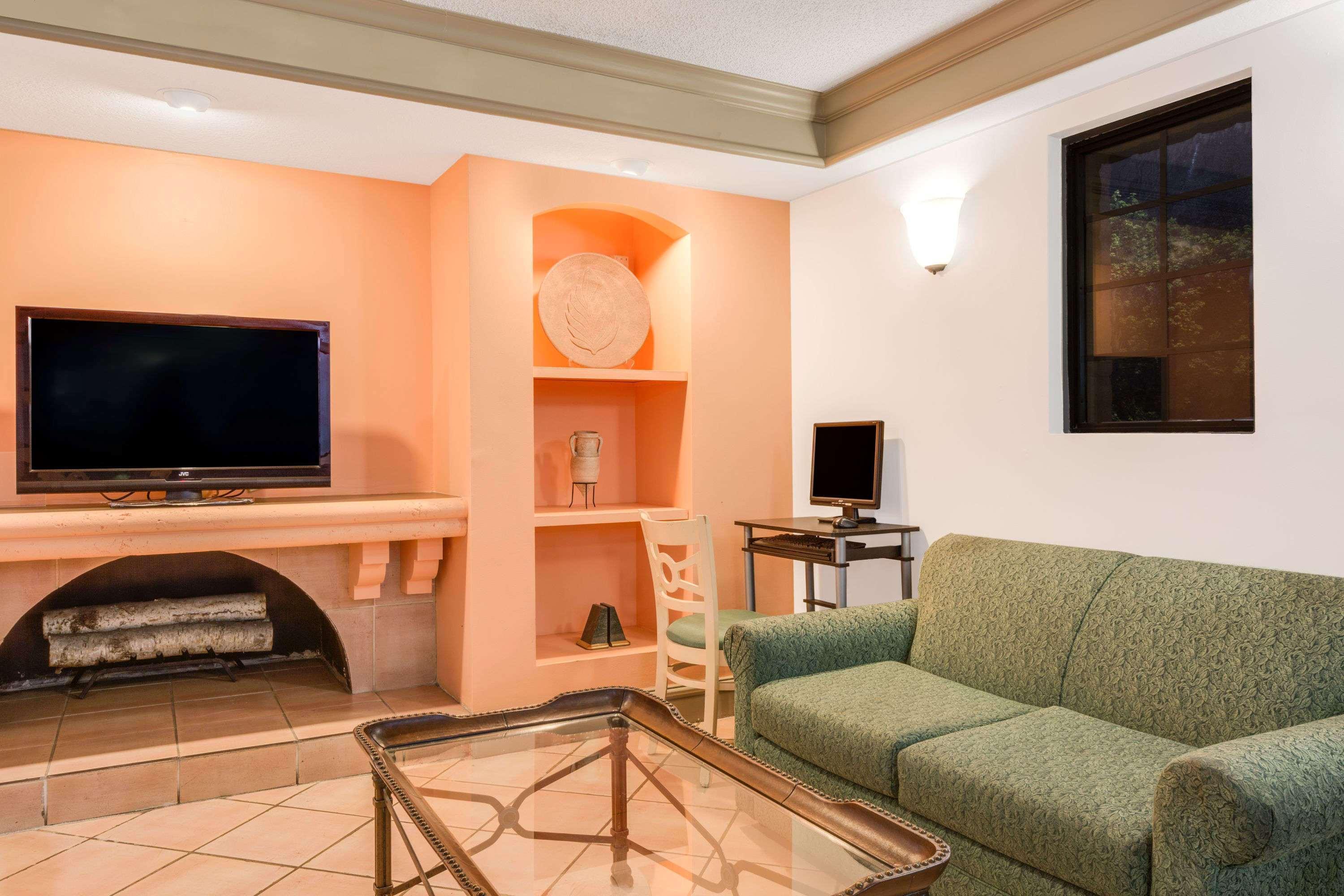Days Inn By Wyndham Birmingham/West מראה חיצוני תמונה