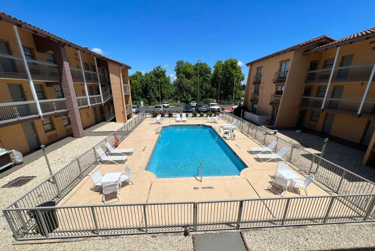 Days Inn By Wyndham Birmingham/West מראה חיצוני תמונה