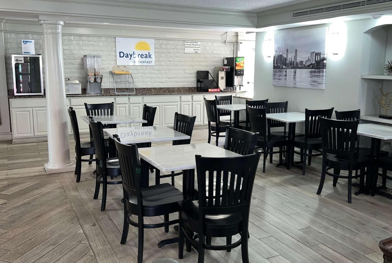 Days Inn By Wyndham Birmingham/West מראה חיצוני תמונה