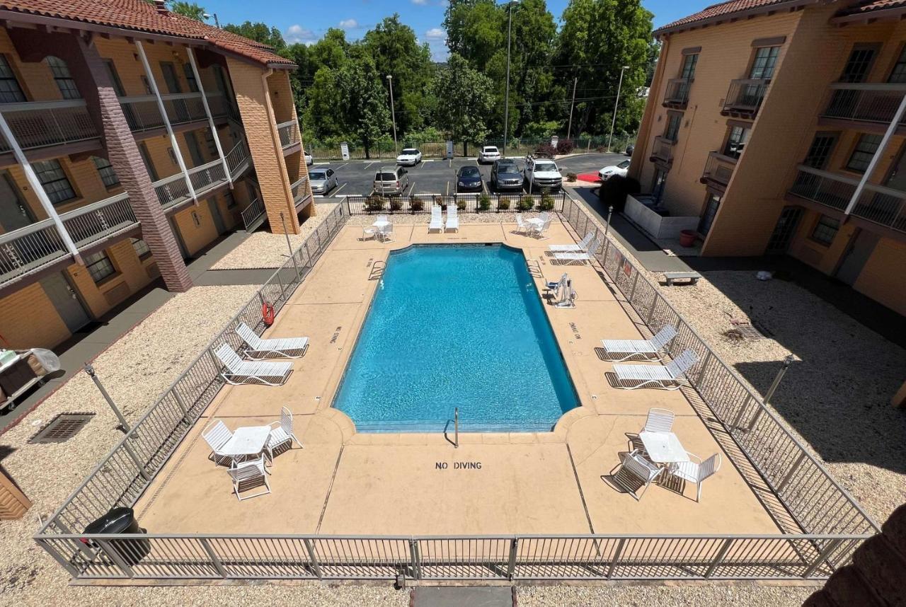 Days Inn By Wyndham Birmingham/West מראה חיצוני תמונה