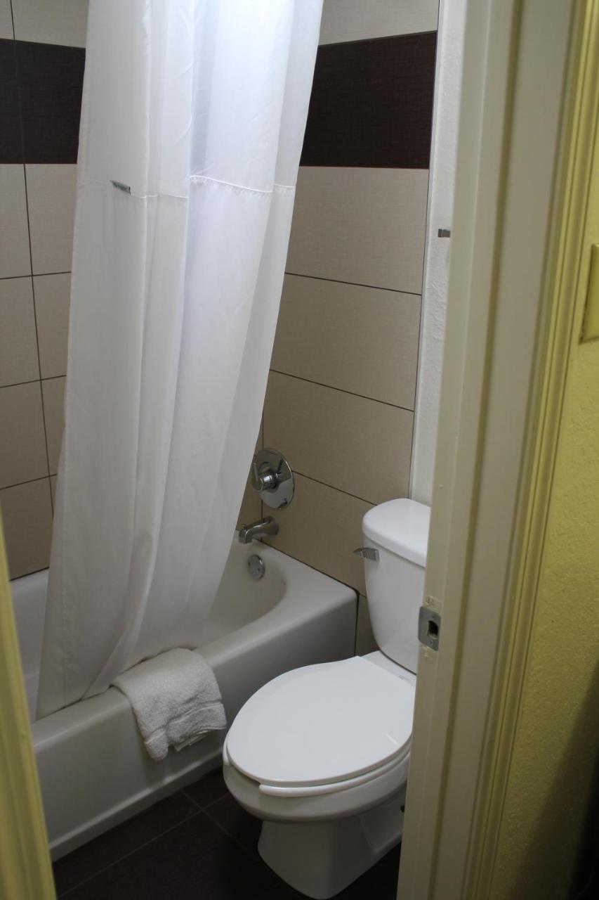 Days Inn By Wyndham Birmingham/West מראה חיצוני תמונה